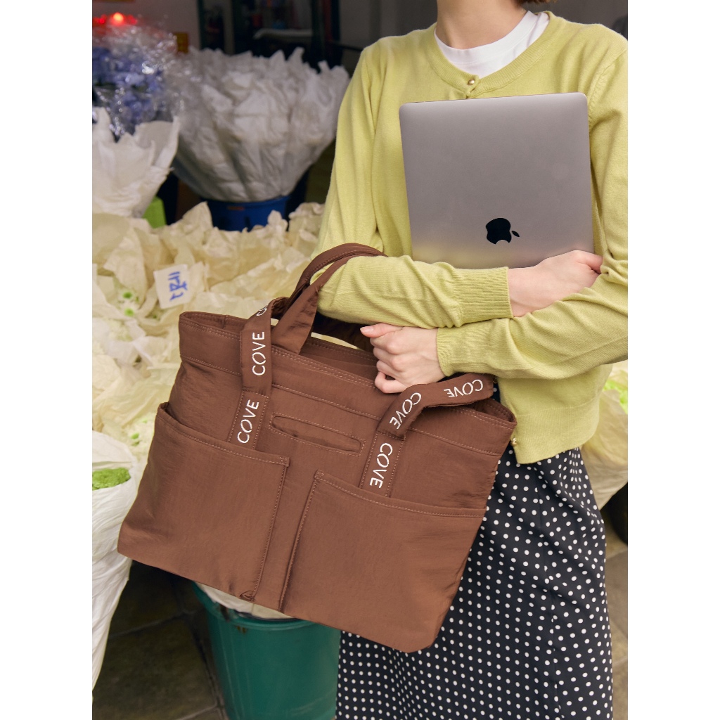 COVE Puffy Daytrip Tote กระเป๋าใส่โน๊ตบุ๊ค / Laptop 16 นิ้ว  กระเป๋าสะพายไหล่ ผ้าไนล่อน น้ำหนักเบา