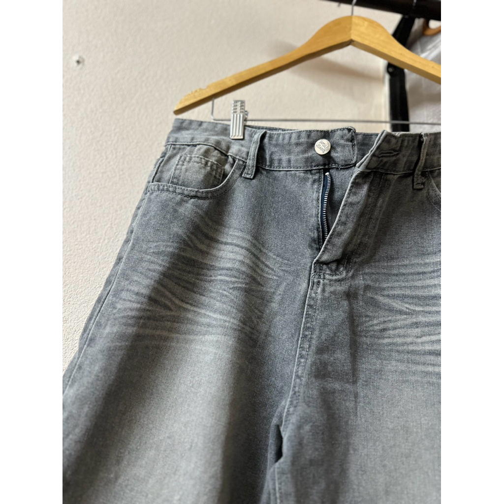 กางเกงยีนส์ขายาวทรงกระบอก แบรนด์ wolf jeans