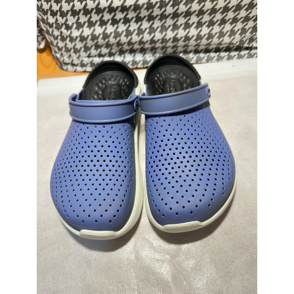 รองเท้าCrocsมือสองของแท้!!⚡️สภาพนางฟ้าขนาดM6W8หรือ26cm⚡️สีน้ำเงิน40-41
