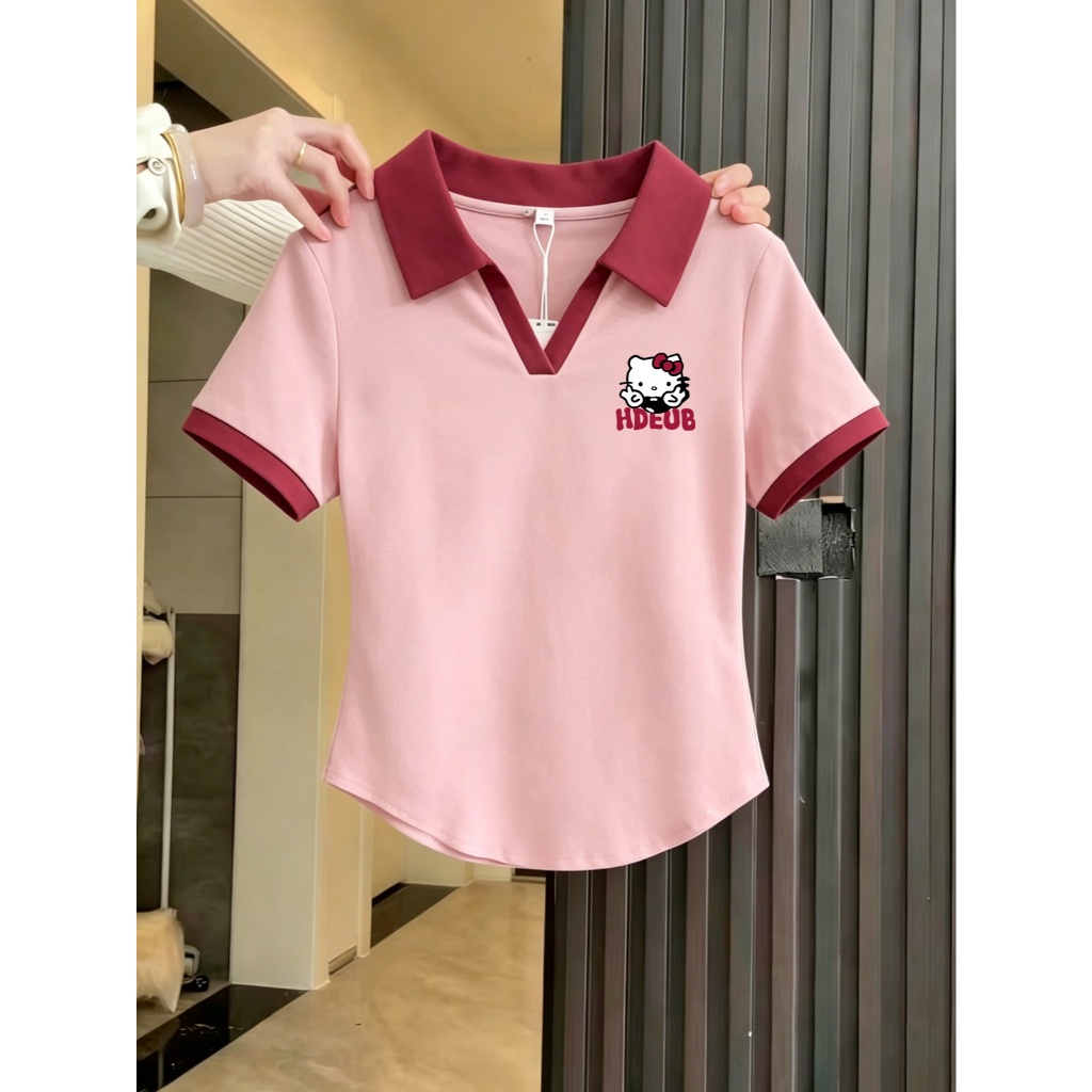 เสื้อโปโลผู้หญิง ลายHello Kitty น่ารัก คอปกV ปกน้ำตาล แฟชั่นฤดูร้อน สวยใส่สบาย ตัวรัดเอว