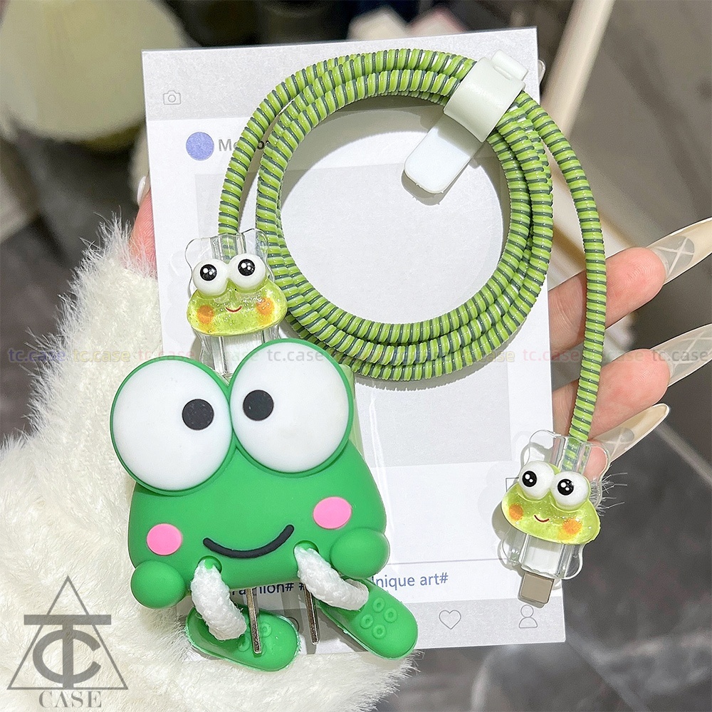 1ชุด 5ชิ้น ชุดอุปกรณ์ป้องกันสายชาร์จ ลายกบตาโต เคสป้องกันหัวชาร์จ ที่จัดระเบียบสาย และตัวถนอมสายชาร์จ For iPhone 18W/20W