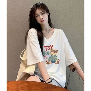 เสื้อยืดแขนสั้นคอวีทรงหลวมตัวนี้ออกแบบมาโดยเฉพาะสำหรับผู้หญิงไซส์ใหญ่ และเหมาะอย่างยิ่งสำหรับผู้ที่มีรูปร่างอวบอิ่ม เป็น