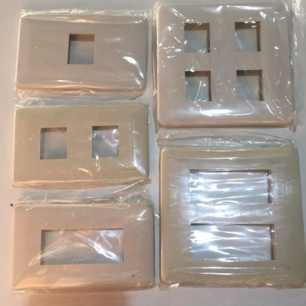 หน้ากาก หน้ากากปลั๊กไฟ หน้ากากรุ่นเก่า 1-6 ช่อง สีครีม