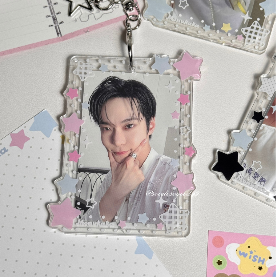Star Dot Clear Photocard Holder เฟรมการ์ดใสลายจุดดาวพาสเทล สายคิวท์ห้อยกระเป๋าได้ ⭐✨