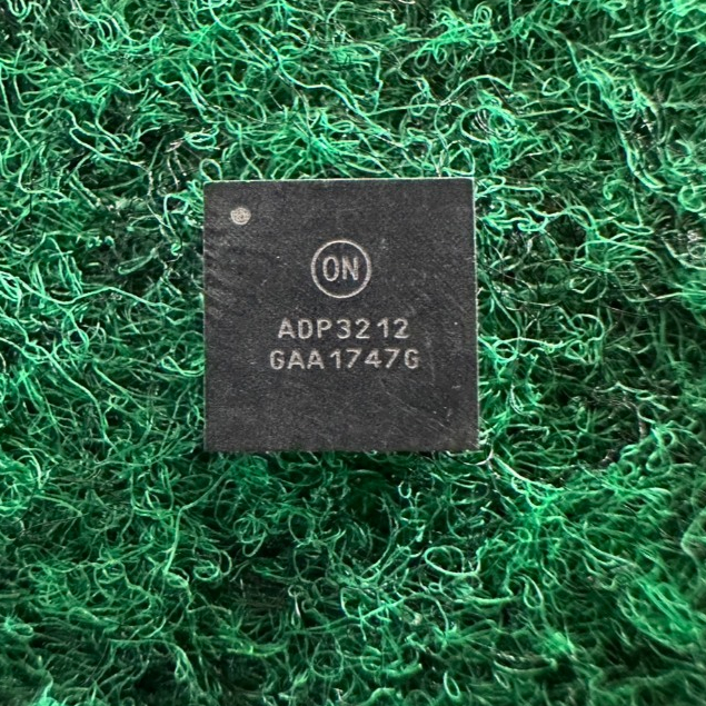 ADP3212 3212 QFN-32 , ADP3211 3211 QFN-32 , จำนวน 1 ตัว
