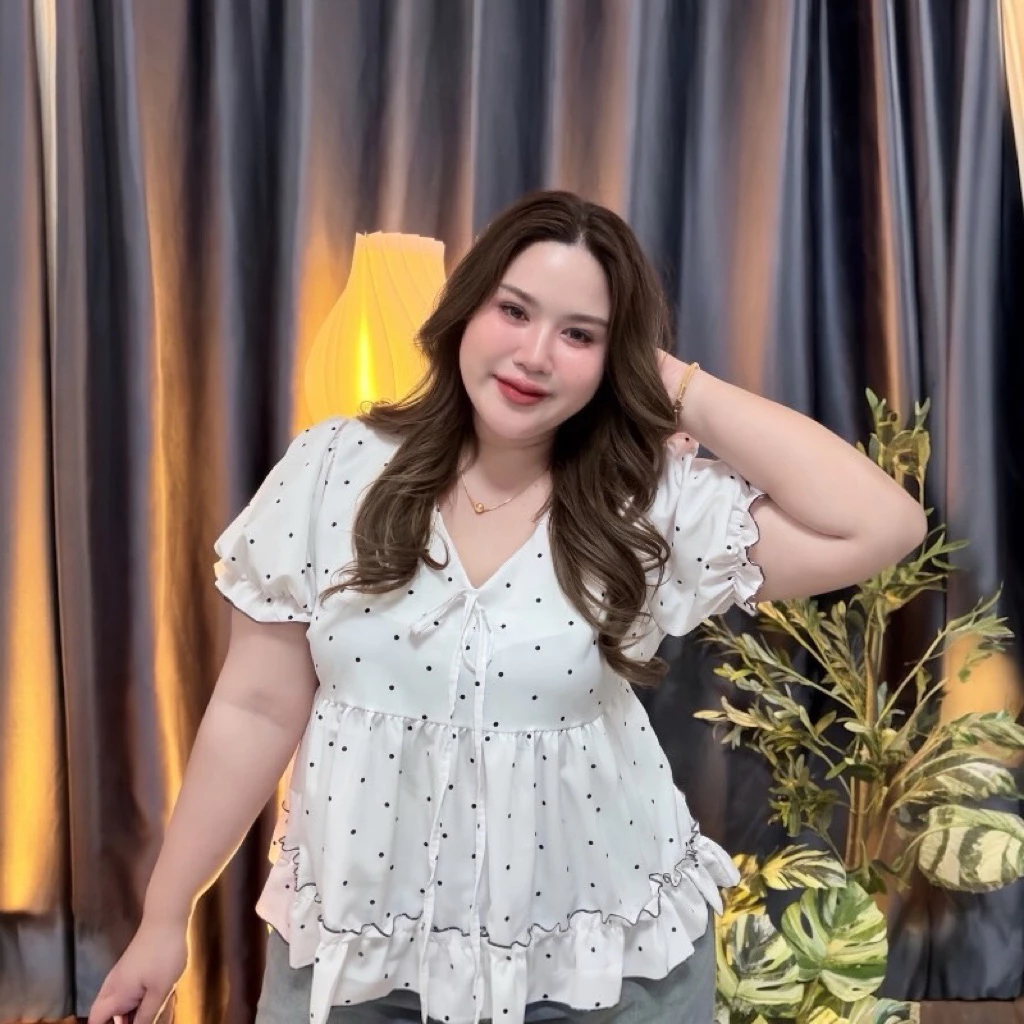 Dottie Blouse (ง64) เสื้อสาวอวบพลัสไซส์ ผ้าพริ้วลายจุด คอผูกโบว์ พรางหุ่น อก38-54 นิ้ว