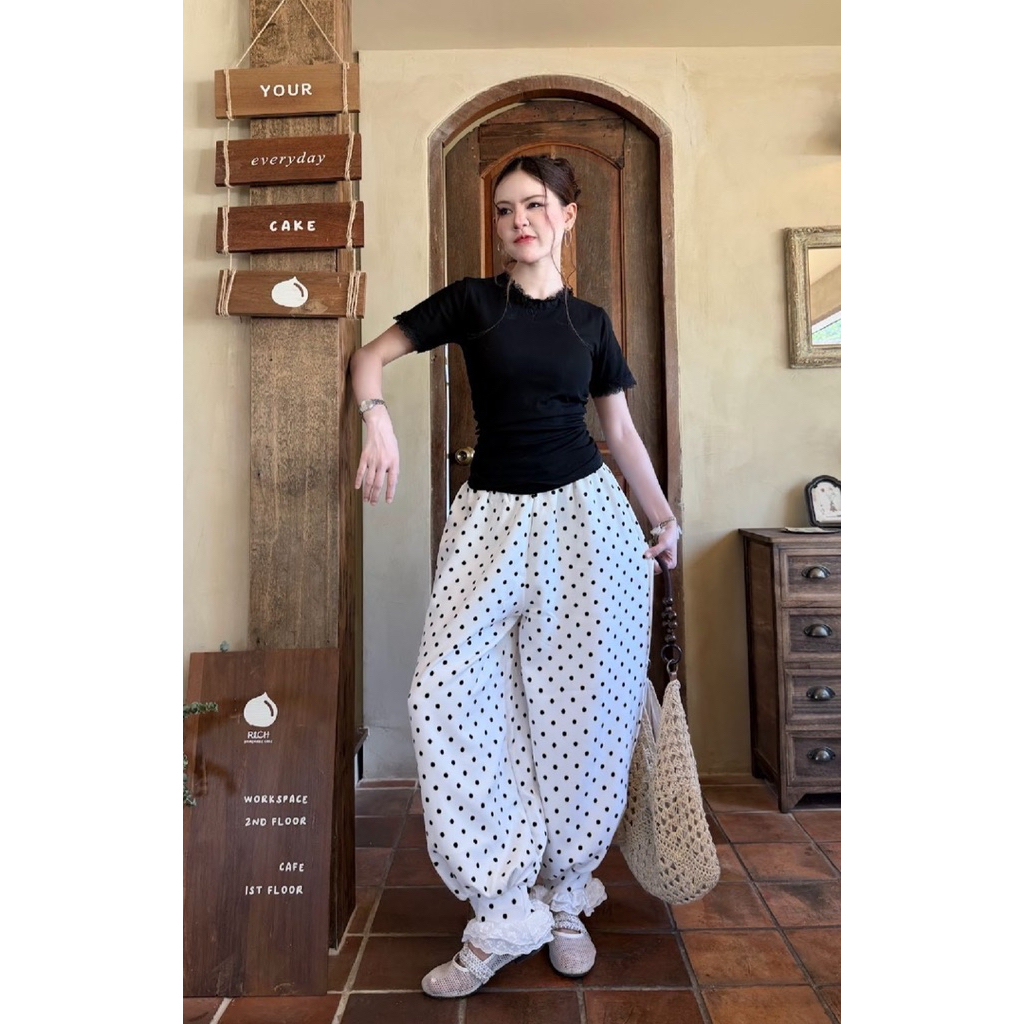 เซ็ต 2ชิ้น เสื้อคอกลมผ้ายืดทรงเข้ารูป + กางเกงขายาวทรงพองลายจุด