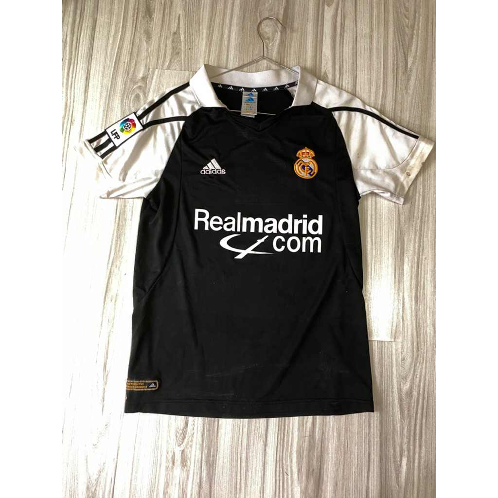 เสื้อบอล Real Madrid 2001