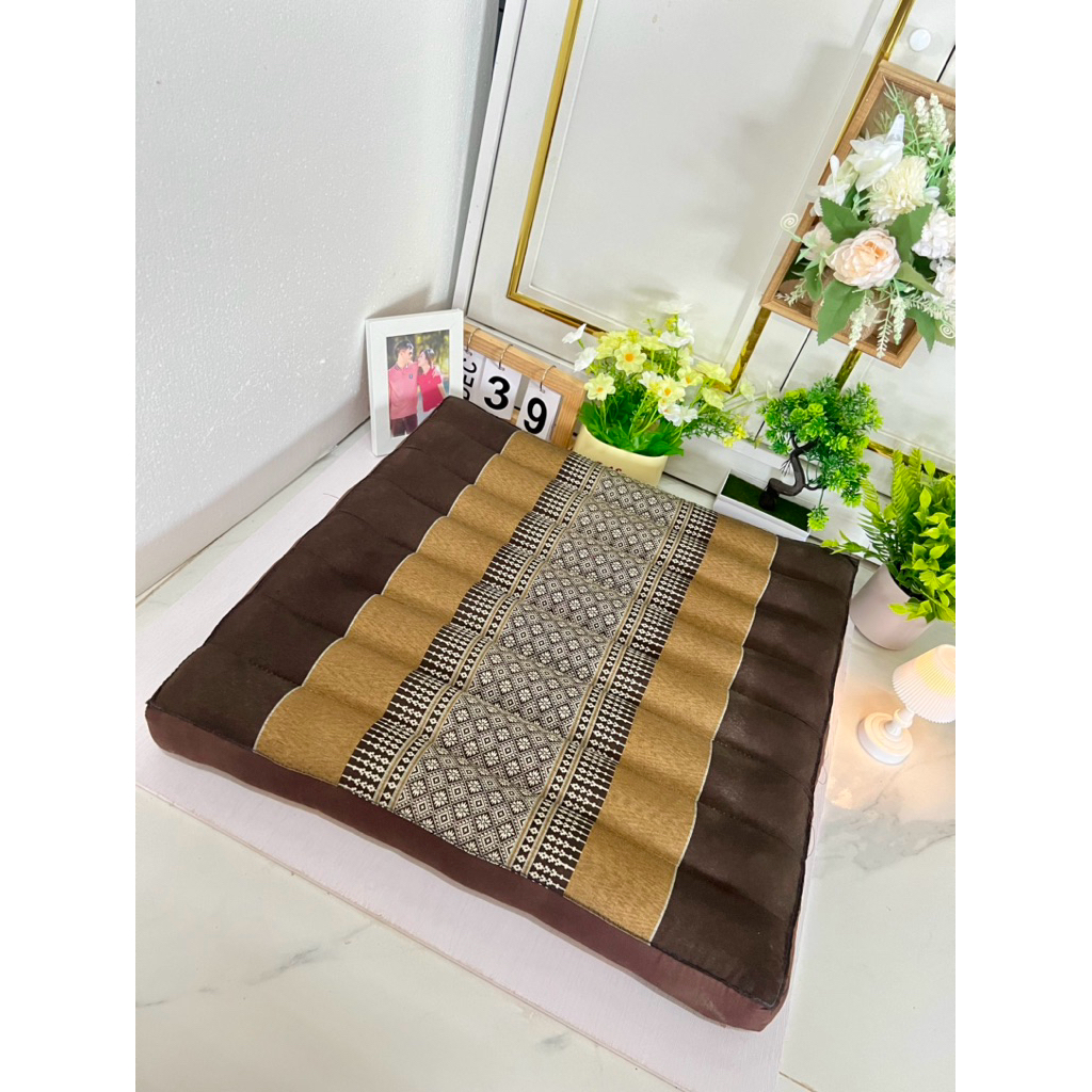 เบาะรองนั่งลายขิด ขนาดใหญ่ 50x50cm.