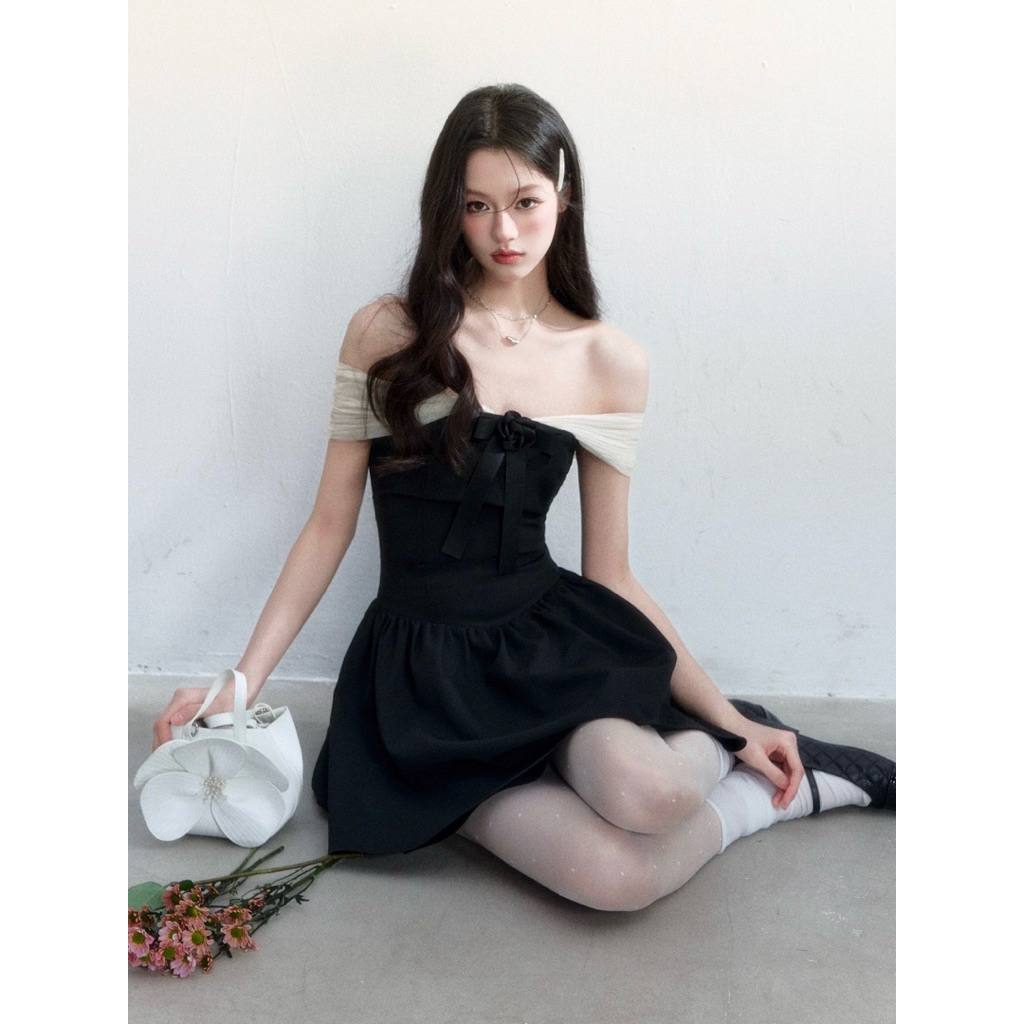 Fragile heart - off-shoulder dress with a resort-style tulle skirt.