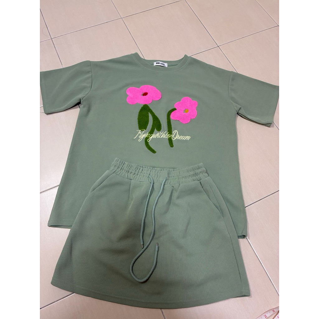 เซตเสื้อ+กระโปรงBeChicไซด์Lมือสอง