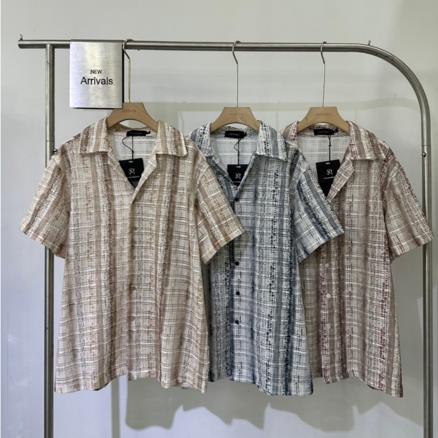 N127 เสื้อเชิ้ตแขนสั้นผู้ชายลายริ้วทอลายตาราง มิติมัดย้อมสีละมุนผ้าโปร่งพรีเมียมสไตล์โมเดิร์นคลาสสิก