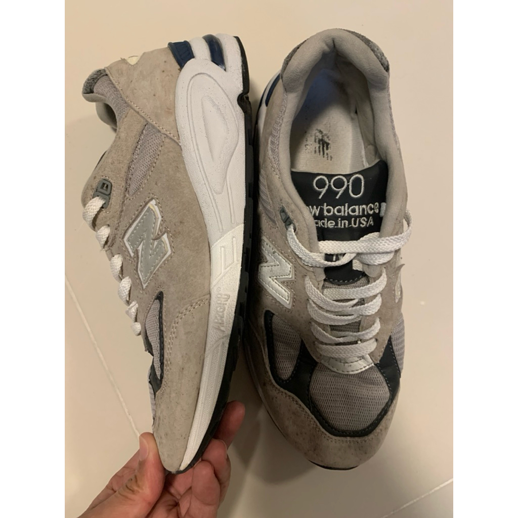 รองเท้ามือสองผู้ชาย แบรนด์ดัง NB 990v2 (M990GR2) Men’s Shoes Size 8.5US/ 42EU/ 26.5CM. 🇺🇸