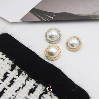 กระดุมมุกวินเทจขอบทอง | Vintage Pearl Buttons |กระดุมโลหะมุกสไตล์ชาแนลสำหรับเสื้อคาร์ดิแกนและงาน DIY By GoodsGals.Studio
