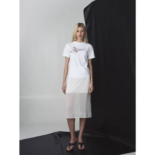 STUDIO UNKNOWN - SS26 Strip Regular T-shirt เสื้อยืดคอกลมปักลายริบบิ้น