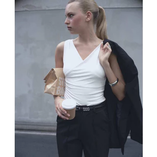 STUDIO UNKNOWN - SS26 Yana V Top เสื้อยืดคอวีจับจีบช่วงไหล่