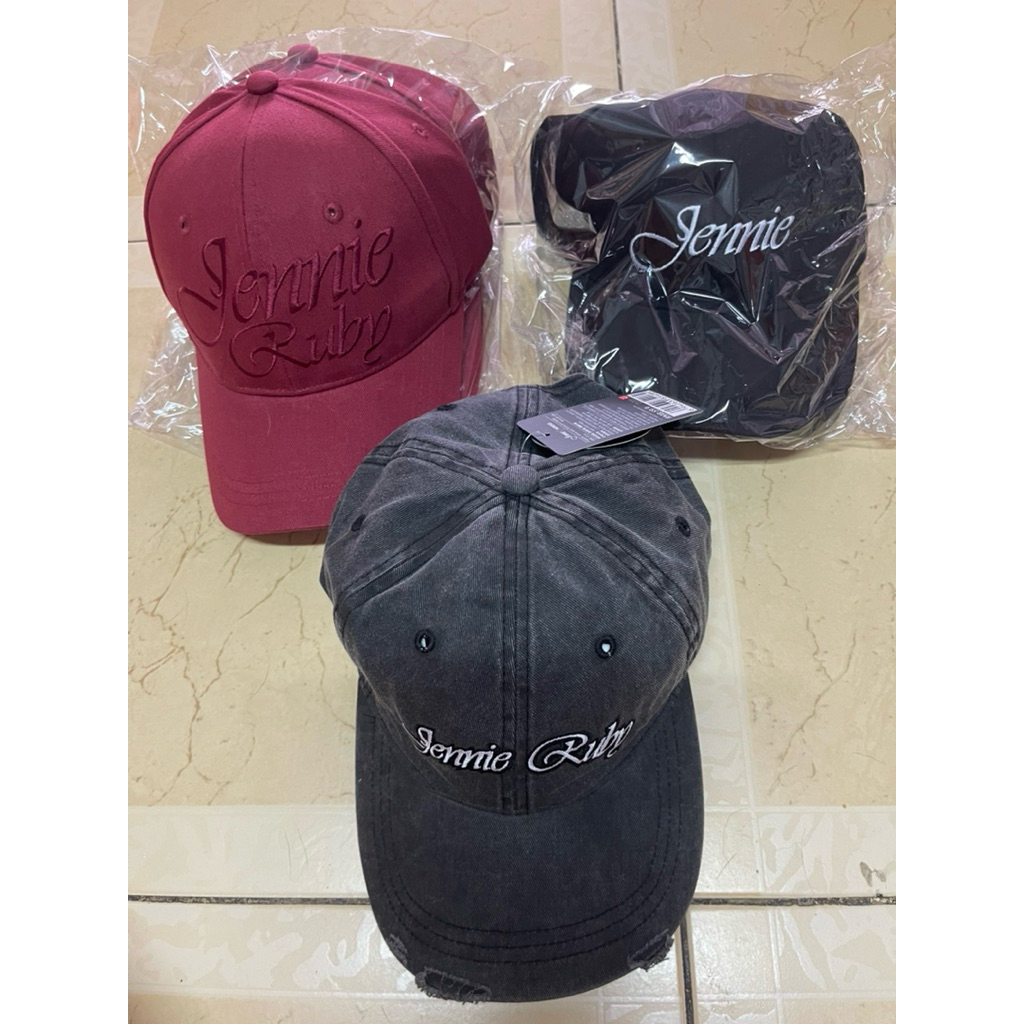 [✅พร้อมส่ง] MINISO X JENNIE : หมวกดำ แดง เทา/แท้ 100%