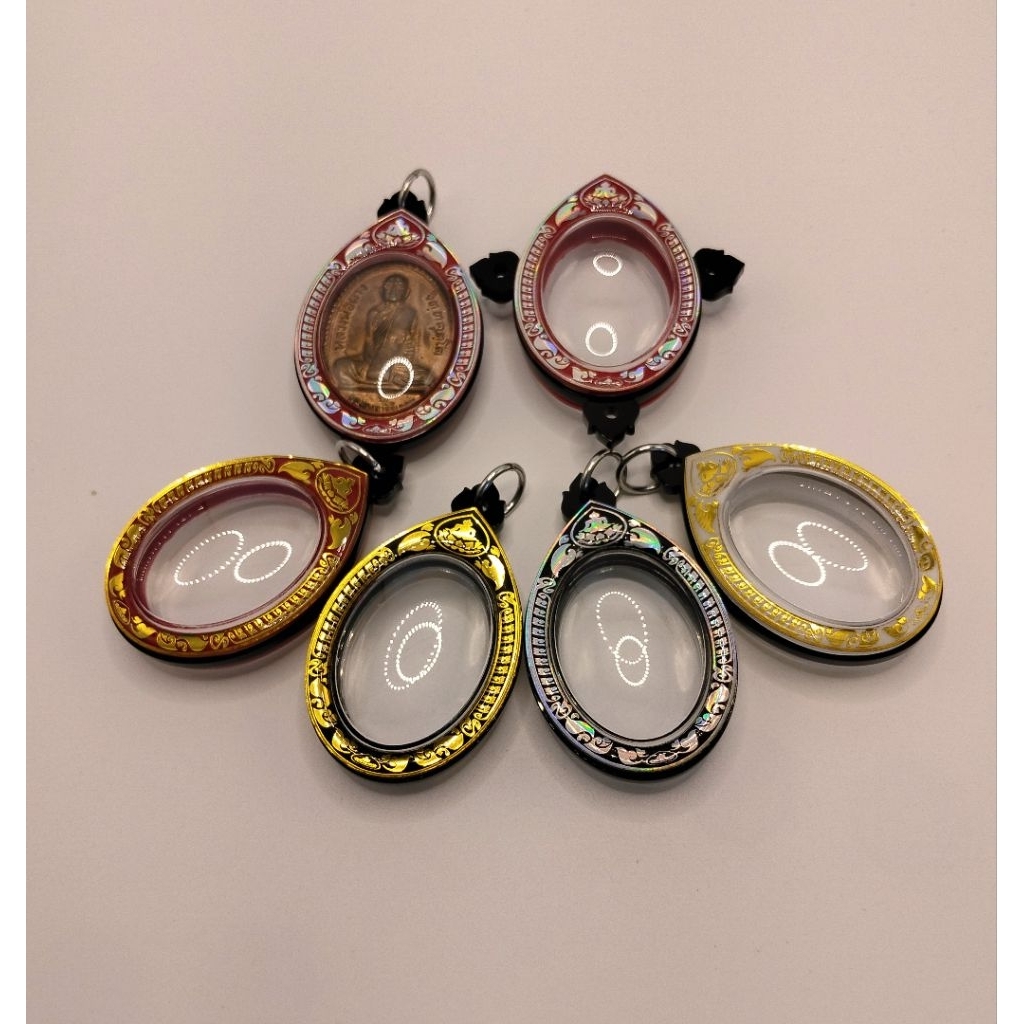 กรอบพระเลเซอร์ใส่เหรียญหลวงปู่ผาง จิตตคุตโตขนาดที่ทำมาใส่กว้าง 2.53 cm สูง 3.85 ซมใส่เองได้ง่ายๆไม่รอนาน
