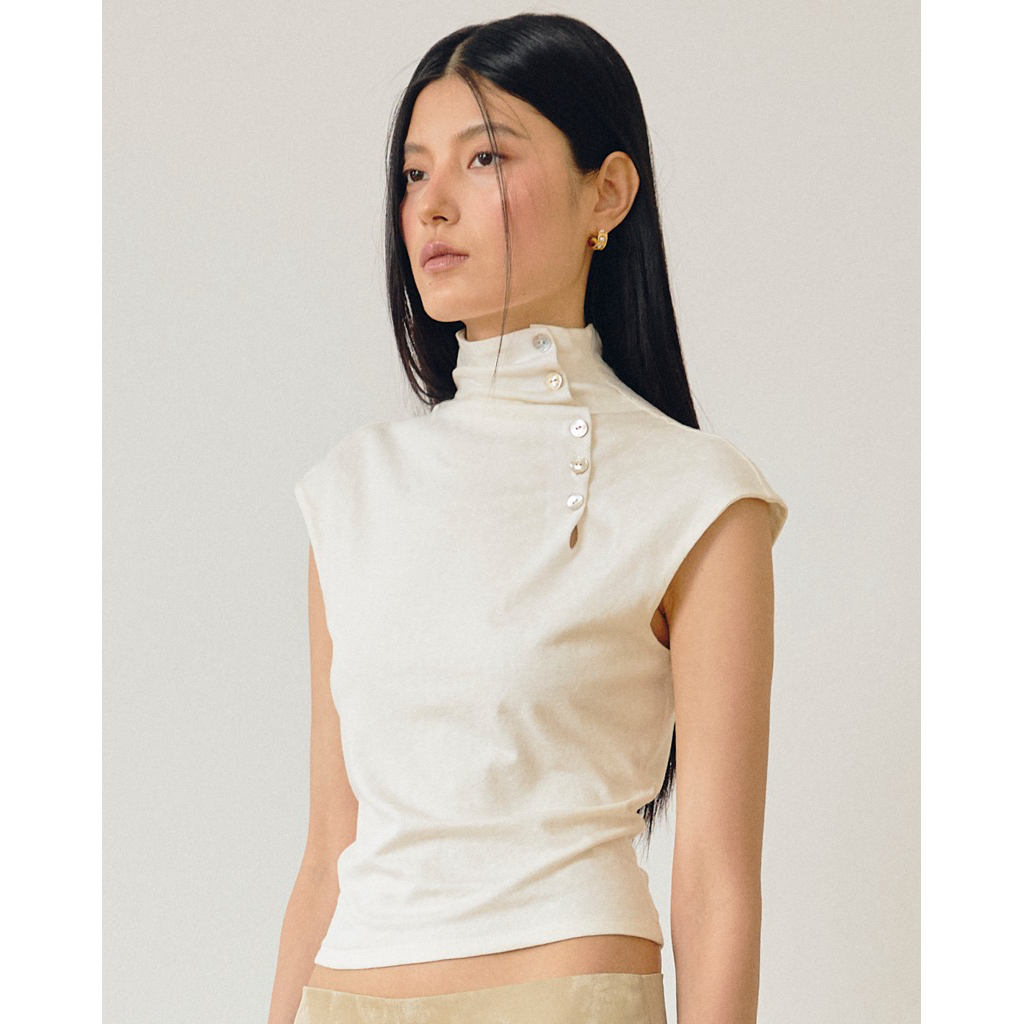 (พรีออร์เดอร์ 3-5วัน) AOP Archive - Buttoned Top เสื้อยืดคอปีน ดีเทลกระดุม