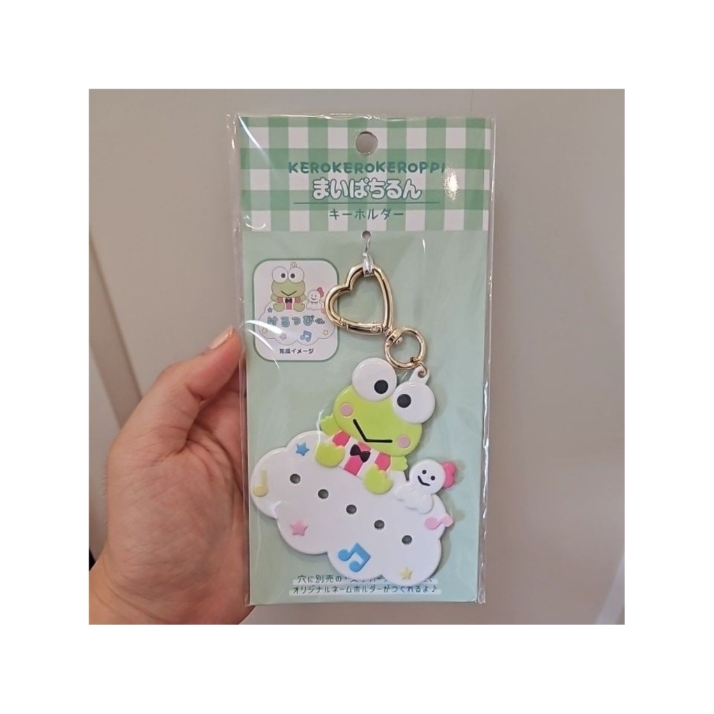 พวงกุญแจ keroppi แบบติดตัวอักษรเป็นป้ายชื่อ หรือข้อความ จาก shop sanrio jp