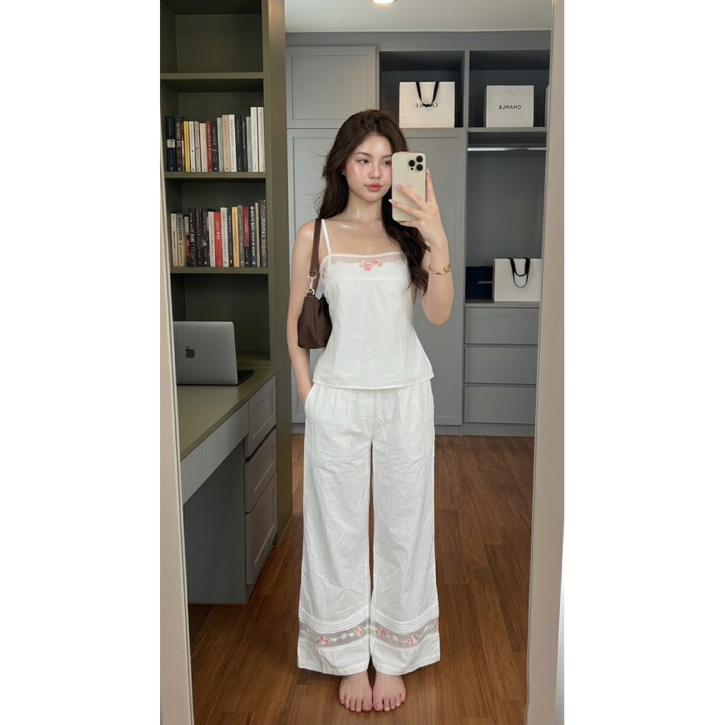 ✨พร้อมส่ง✨ Rose Set🌹ชุดเซ็ท2ชิ้น สายเดี่ยว+กางเกงขายาว แต่งกุหลาบทั้งเสื้อและกางเกง มีเชือกผูกหลัง