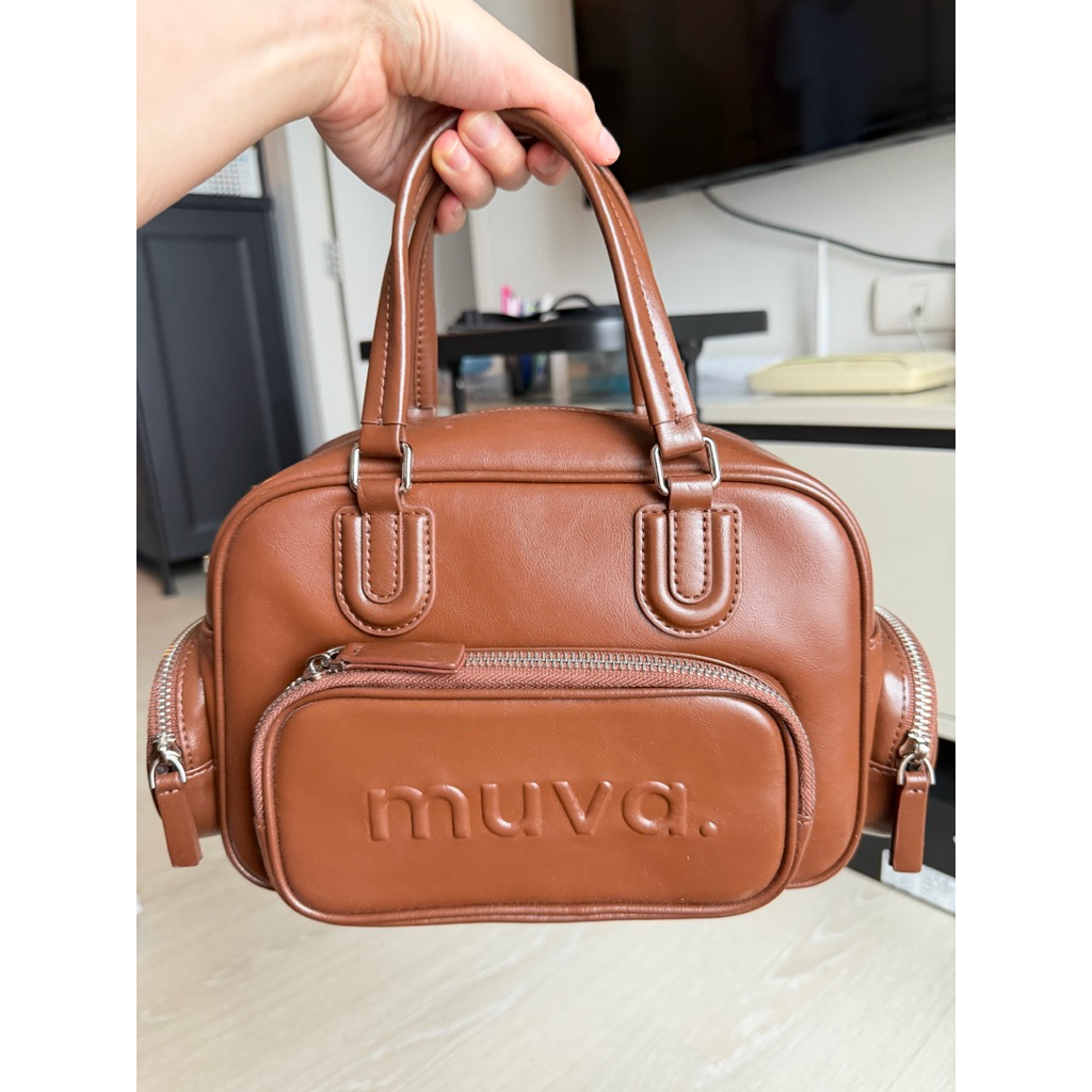 กระเป๋า MUVA mini bag สี cocoa ของแท้ จากร้าน Jam official (มีสายยาวสำหรับสะพายหลัง)