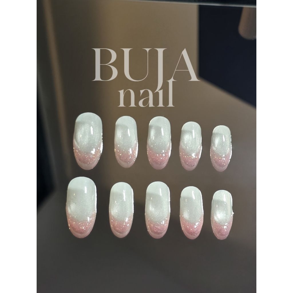Blinky pink 💗  เล็บปลอมลูกแก้วสีขาว(เทาๆ)เฟรนช์ปลายสีชมพูใสๆ เฮ้ย นี่มันน่ารักจังอ่ะบี๋