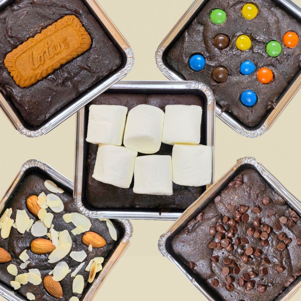 บราวนี่ช็อกโกแลตแบบถาด อบสดใหม่ เนื้อบราวนี่แบบ Chewy ขนาด 10x10 ซม.