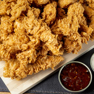 2 กิโลเซตไทยช่วยไทย พลัสไซส์ ไก่กรอบไร้กระดูก 1kg + เฟรนช์ฟรายส์ 1kg พร้อมทอด