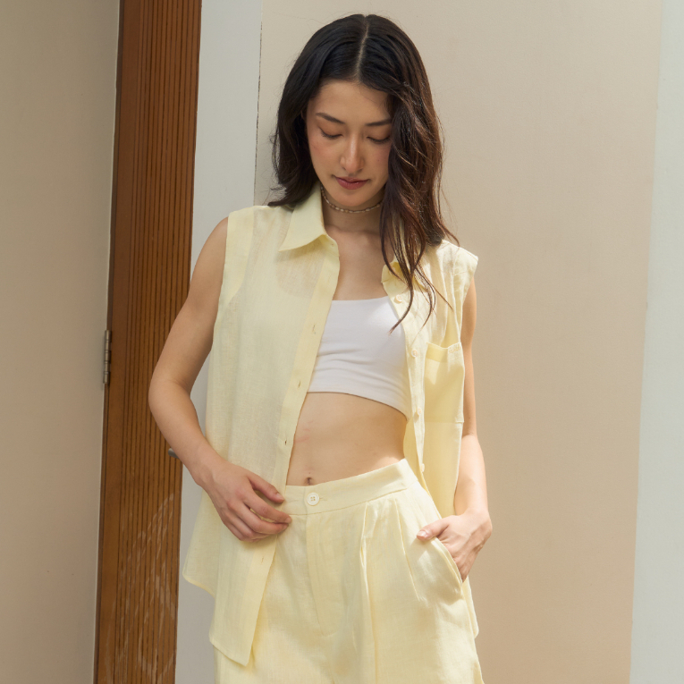 [พร้อมส่ง] SAC.BKK เสื้อเชิ้ตแขนกุดสีขาว/สีเหลือง รุ่น Essential Linen Sleeveless Shirt