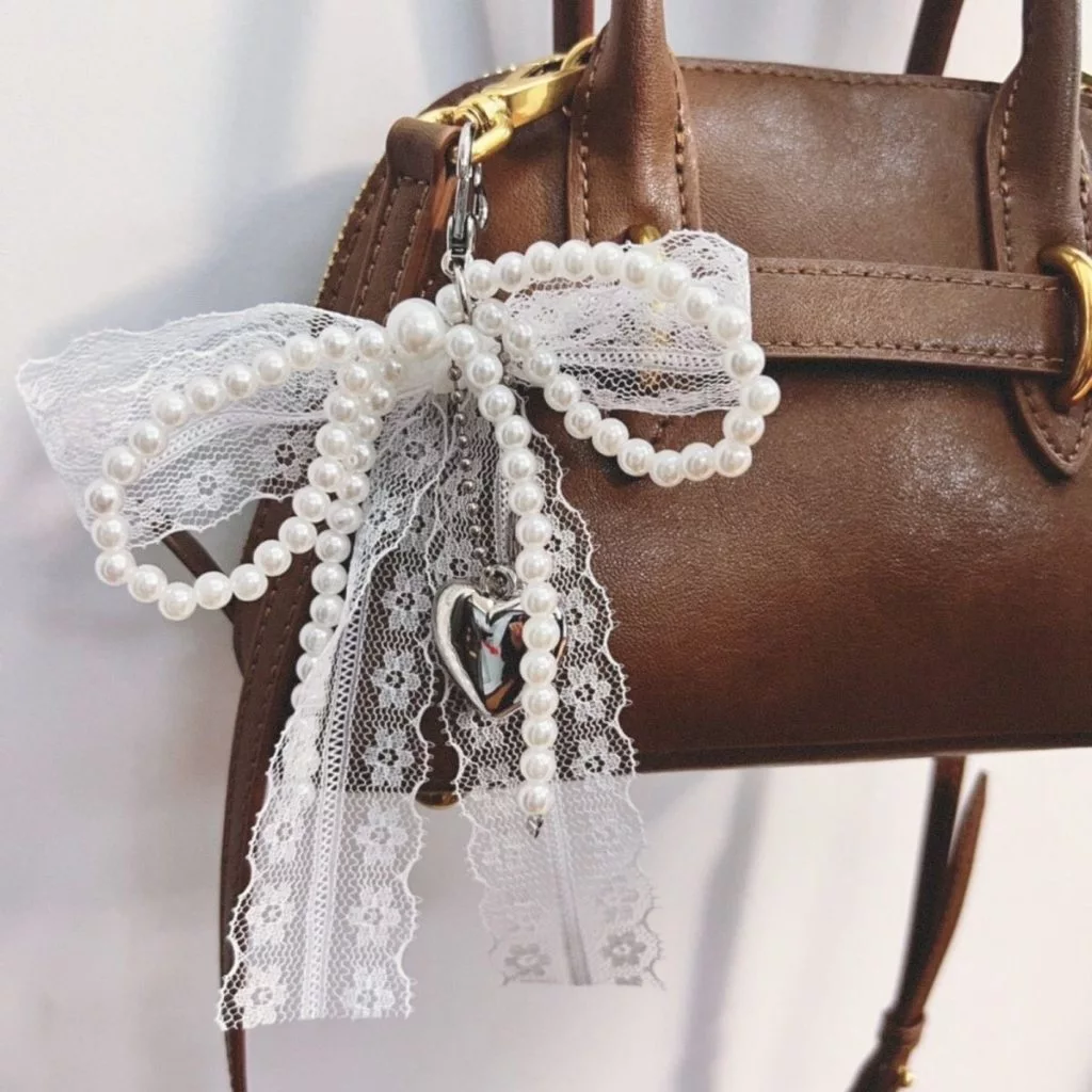พวงกุญแจโบว์จี้ไข่มุก จี้ห้อยกระเป๋า พวงกุญแจ keychain ตกแต่งกระเป๋า bag Y2K ดำ สไตล์หวาน