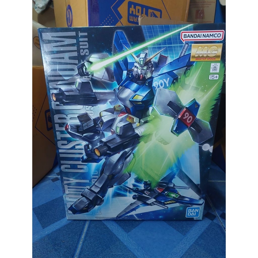 P-BANDAI MG 1/100 F90III-Y Cluster Gundam กล่องมีรอย