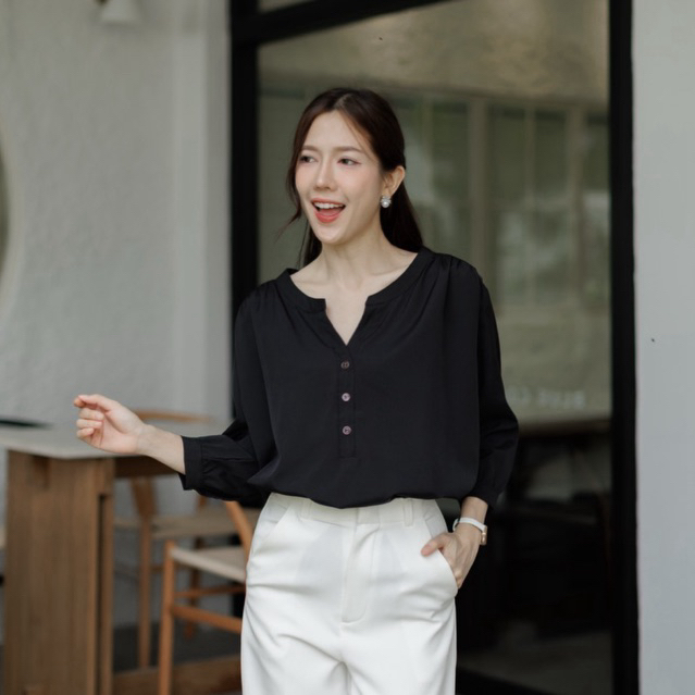 มีส่งด่วน!! เสื้อคอวีจีน แขนสี่ส่วน จีบไหล่รูดได้ลุคดูซอฟ #l154shop_750