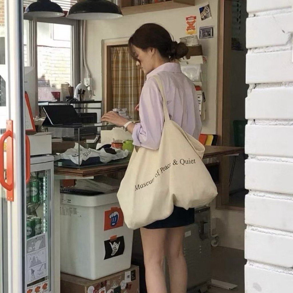 มาใหม่พร้อมส่ง💖 Musuem Voyage tote bag ถุงผ้าใบใหญ่ กระเป๋าใบยักษ์ สไตล์มินิมอล เกาหลี ใส่ laptop