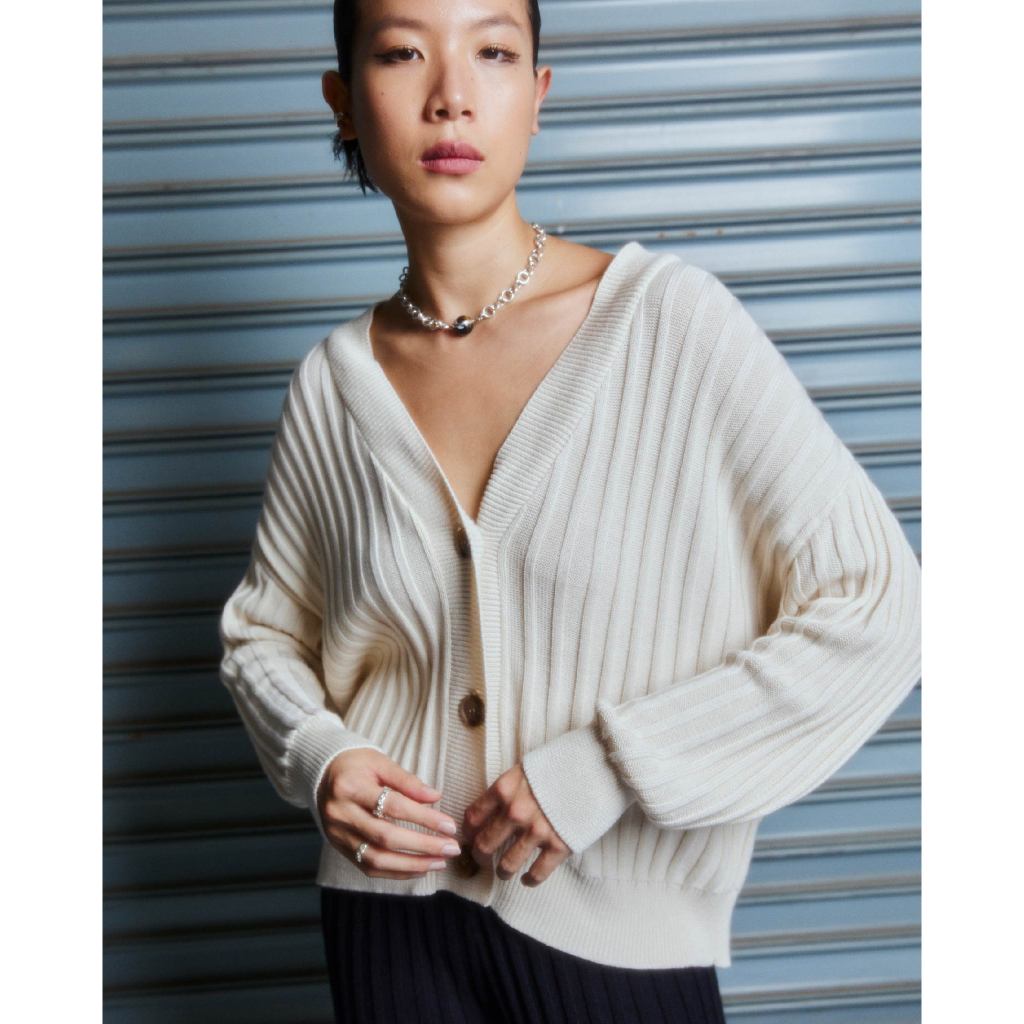 knitCircle - BEST REGARDS Cardigan (3สี) Office collection เสื้อคาร์ดิแกนไหมพรมโอเวอร์ไซส์ แขนยาว ผ่าหน้า มีกระดุม ลายทอ