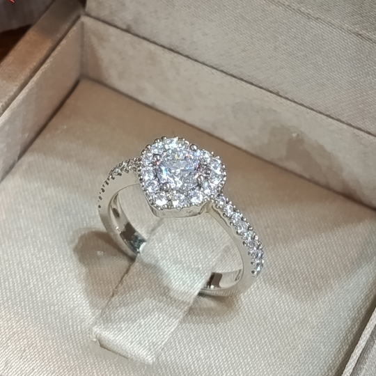Madduckjewels แหวนเงินแท้ เพชรสังเคราะห์ ชุบโรเดียม RG1915