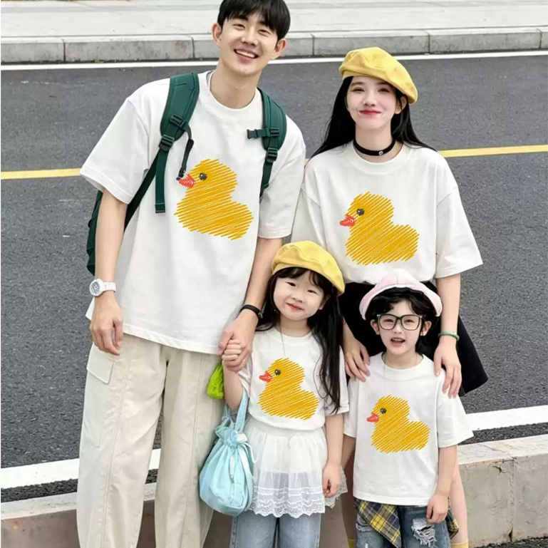 COD-เสื้อครอบครัว 3-4 คน ฤดูร้อน เสื้อยืดคู่ครอบครัว ลายเป็ดยูคูเลี่ยนสีเหลือง สีขาวสดใส ผ้านุ่มใส่สบาย