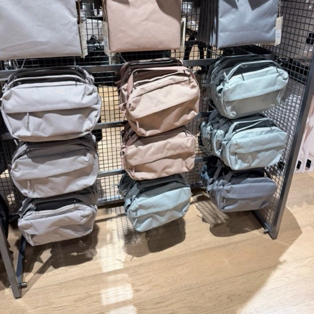 MUJI 100% กระเป๋าผ้าไนลอนเนื้อหนาแบบสะพายข้าง ปรับสายได้ มาใหม่ จุของได้เยอะ พกพาสะดวก ของแท้💯💯จากช็