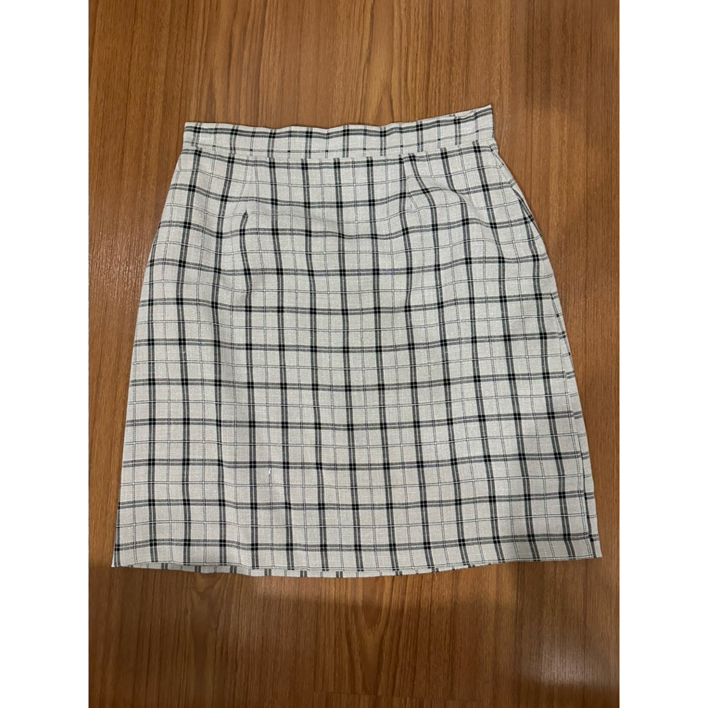 กระโปรงทำงาน กระโปรงทรงเอ กระโปรงสั้น มือสอง ร้าน Fromme Clothes ไซส์ L สีเทาลายตาราง