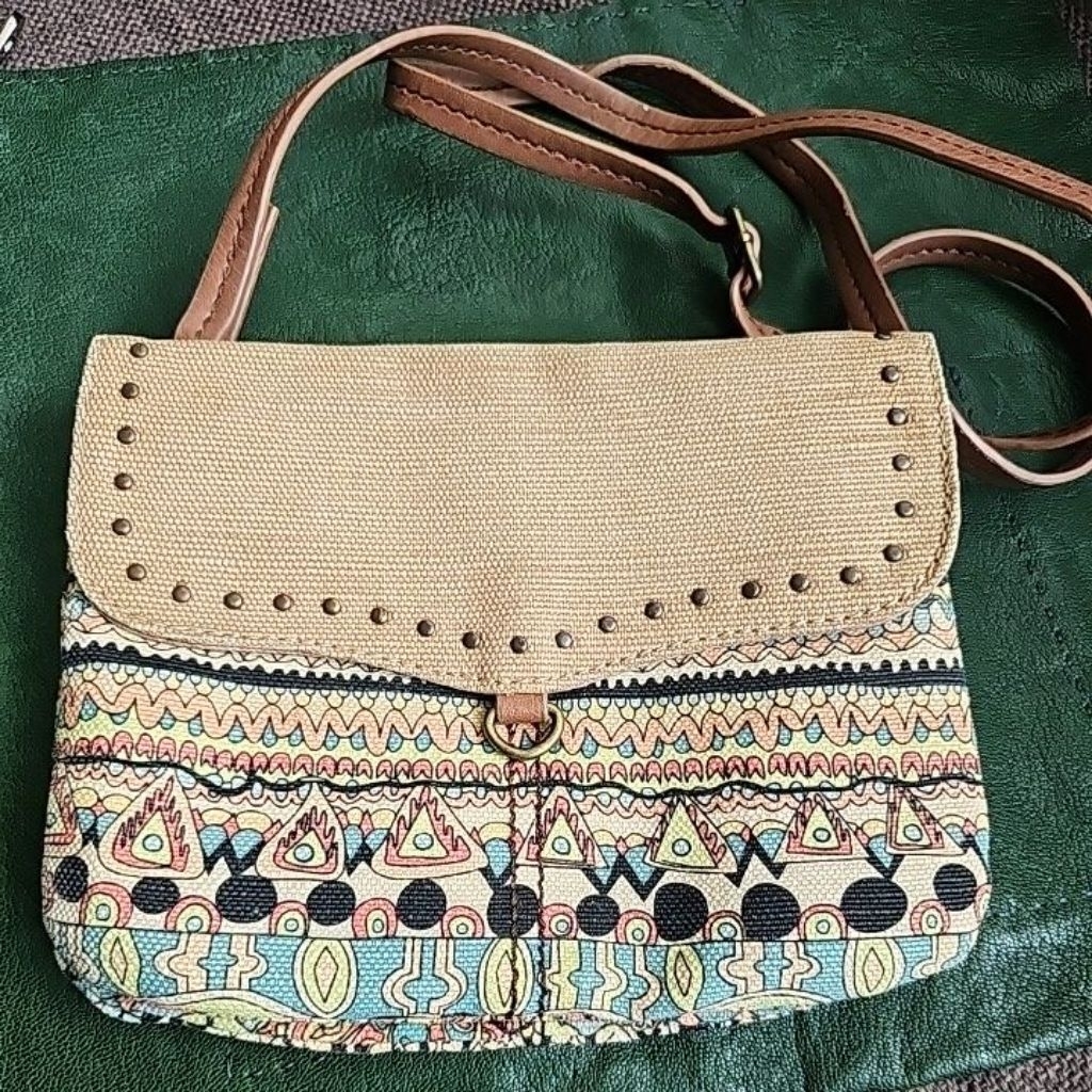 กระเป๋า Crossbody Sak.roots