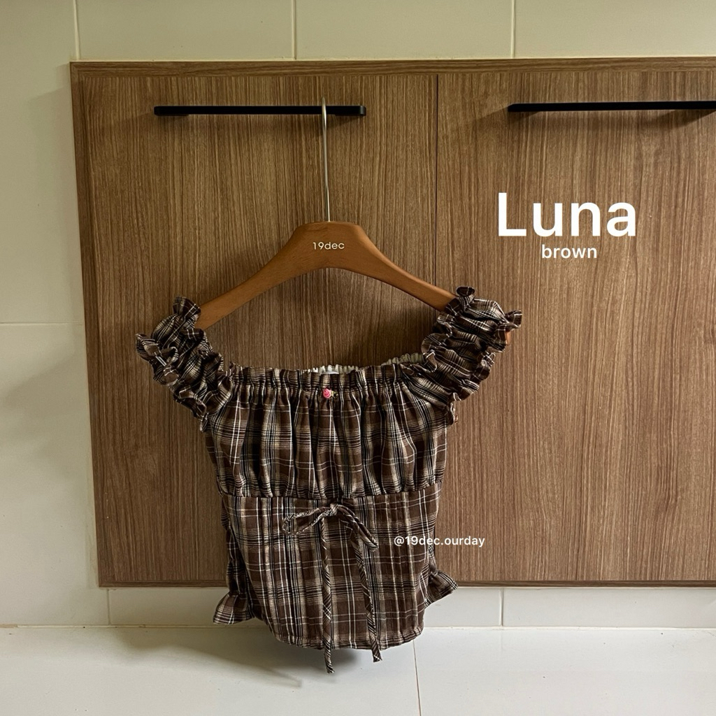 ส่งต่อเสื้อ แบรนด์ 19dec รุ่น Luna