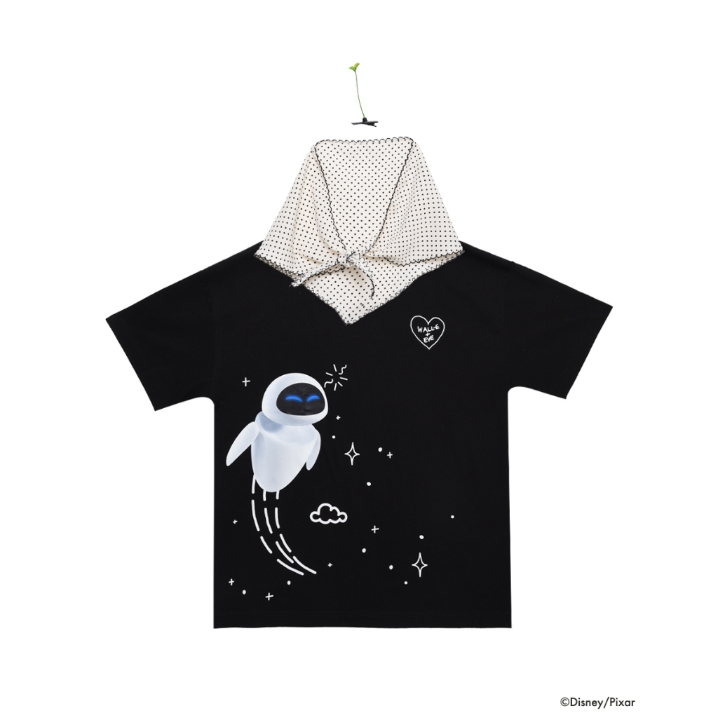 Kloset and Etcetera Wall-E &Eve T-Shirt (Pixar-04)  เสื้อยืดสีดำ