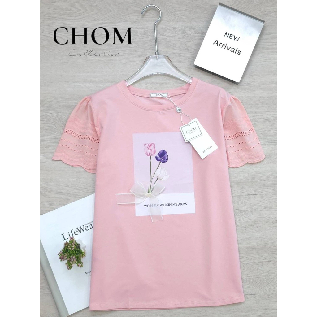 🌷 เสื้อยืดลายดอกทิวลิปหวานละมุน 🌷  ✨ งานใหม่จาก CHOM Collection ลายดอกทิวลิปโทนพาสเทล ดูเรียบหรู ใส่แล้วดูแพงแบบมินิมอล