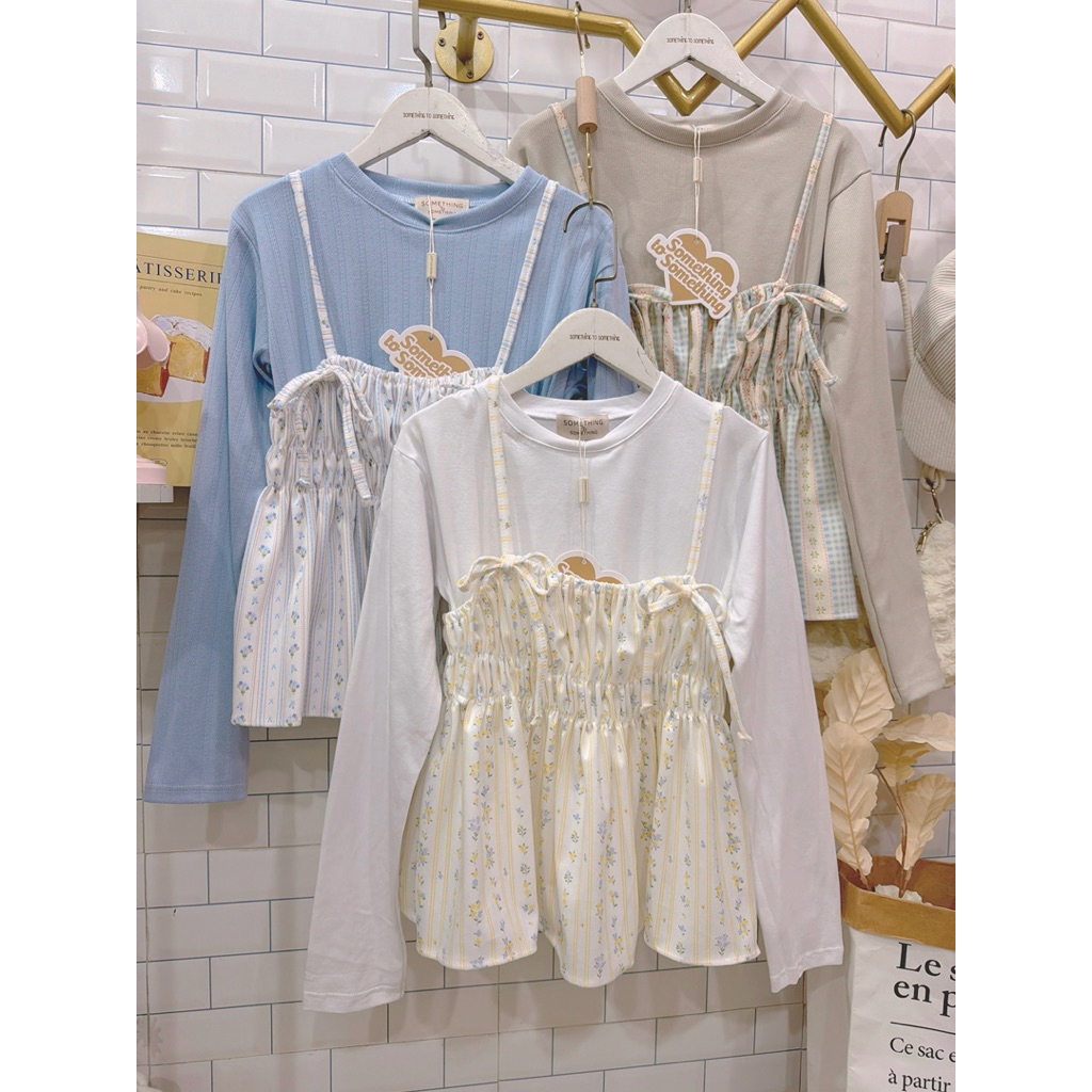 เสื้อยืดแขนยาวคอกลมและเสื้อสายเดี่ยวลายดอกไม้2ชิ้น (ไม่ได้เย็บติดกัน)