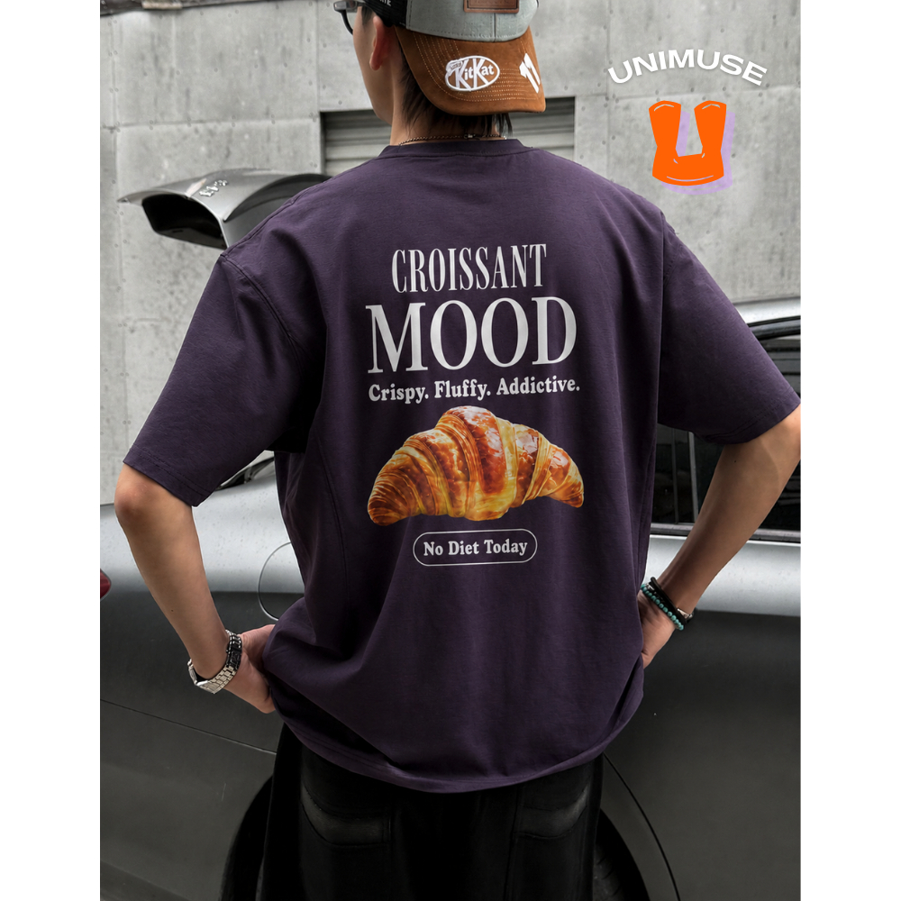 ส่งด่วน UNIMUSE เสื้อเเขนกุด เเขนสั้น เสื้อยืดผู้ชาย เสื้อยืด โอเวอร์ไซส์ พิมลายครัวซอง ขนมปัง No diet today