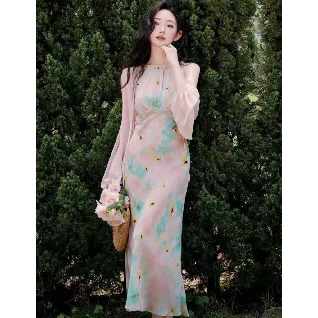 ✨ เดรสยาวลายดอกโทนพาสเทล พร้อมผ้าคลุมซีทรูสุดละมุน ใส่แล้วสวยเหมือนนางฟ้า ดูแพง ถ่ายรูปขึ้นกล้องทุกมุม