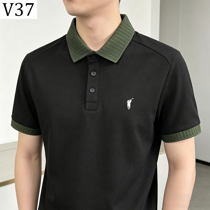 V37 เสื้อโปโลผู้ชายแบบสีตัดกัน สไตล์ใหม่สำหรับฤดูร้อน โดดเด่นด้วยโลโก้ม้าปักที่ปกเสื้อและแขนสั้น