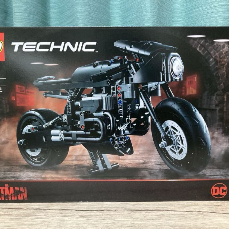LEGO Technic 42155 The Batman – Batcycle.