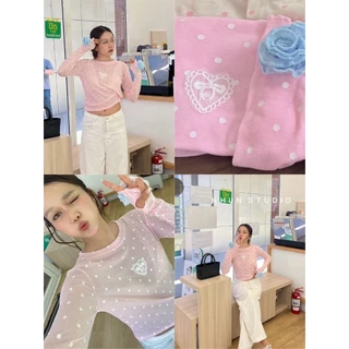 Ella : (ผ้าบาง)เสื้อครอปแขนยาวคอกลม ดีเทลปักใจ แต่งดอกไม้ตรงปลายแขน