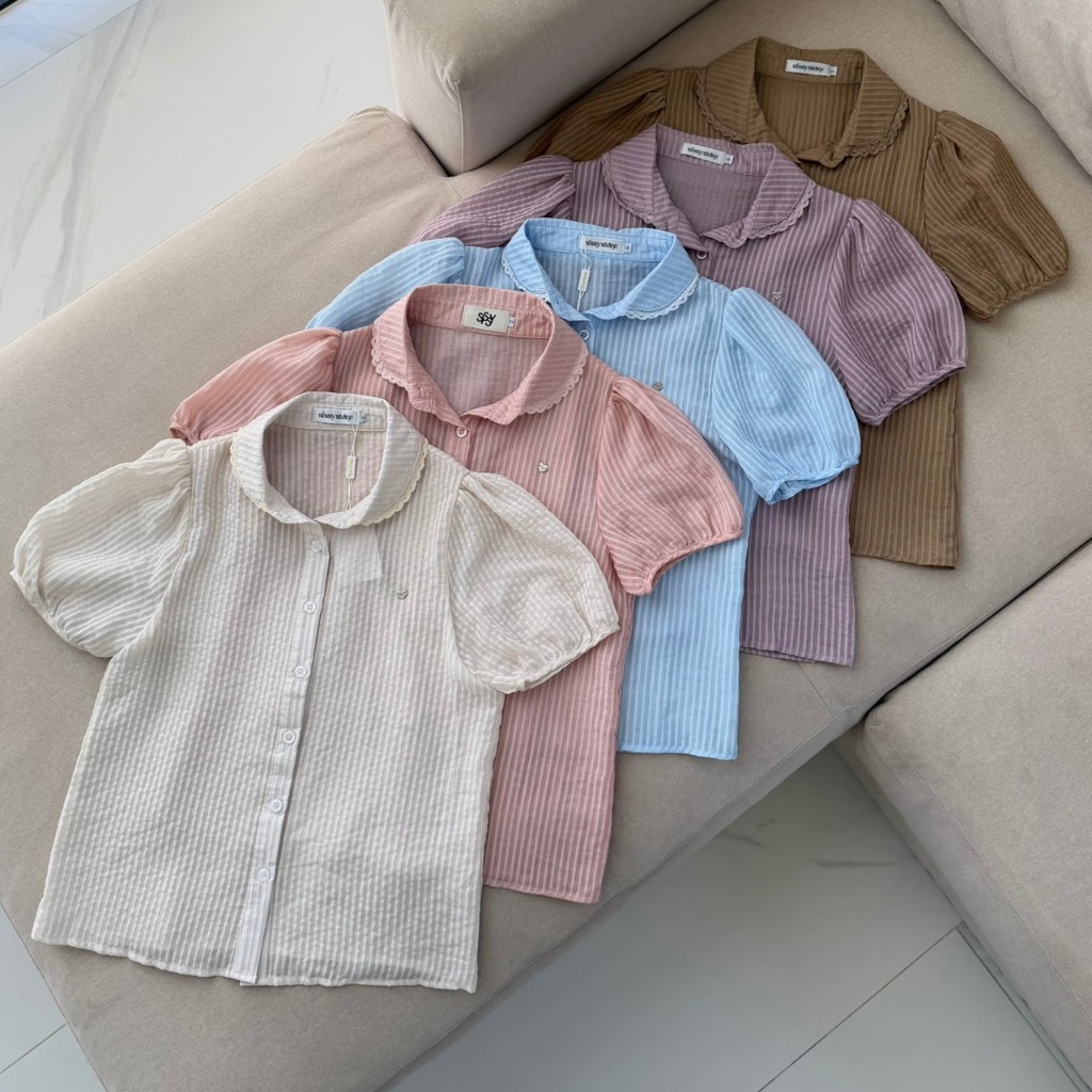 SISSY : เสื้อเชิ้ตแขนตุ๊กตาคอบัวลูกไม้ (S-XXL) ผ้าชีฟองลายริ้ว ดีไซน์น่ารัก  ติดอะไหล่เงินรูปหัวใจจิ๋ว